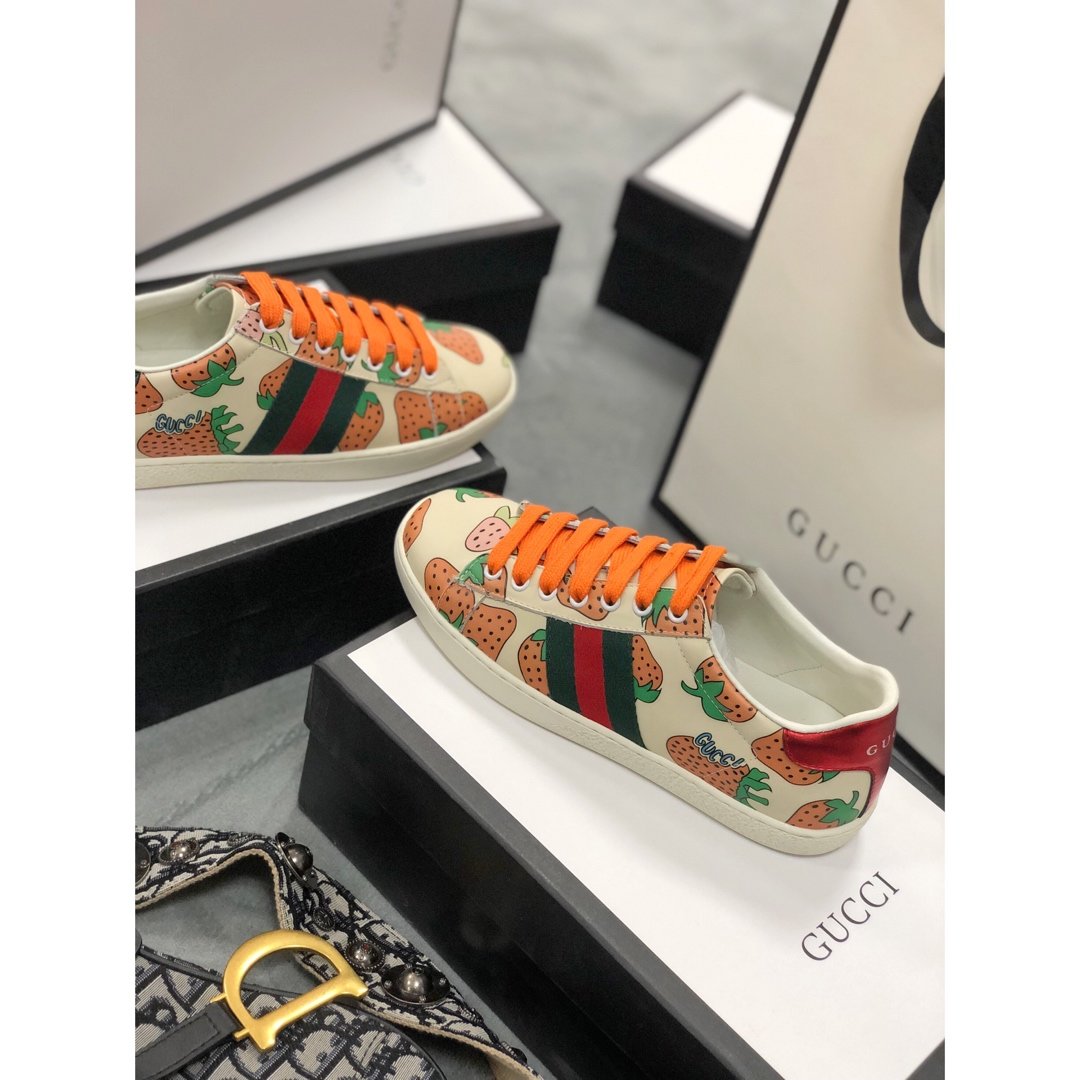 GLM-GCI  ACE LEATHER SNEAKER WITH  STRAWBERRY 107