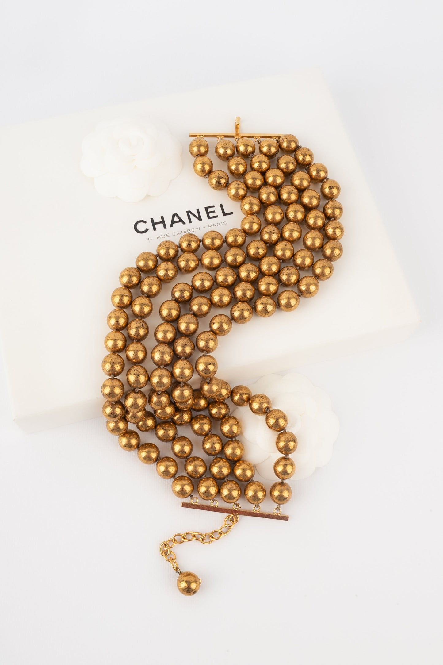 Collier de perles dorÃ©es Chanel