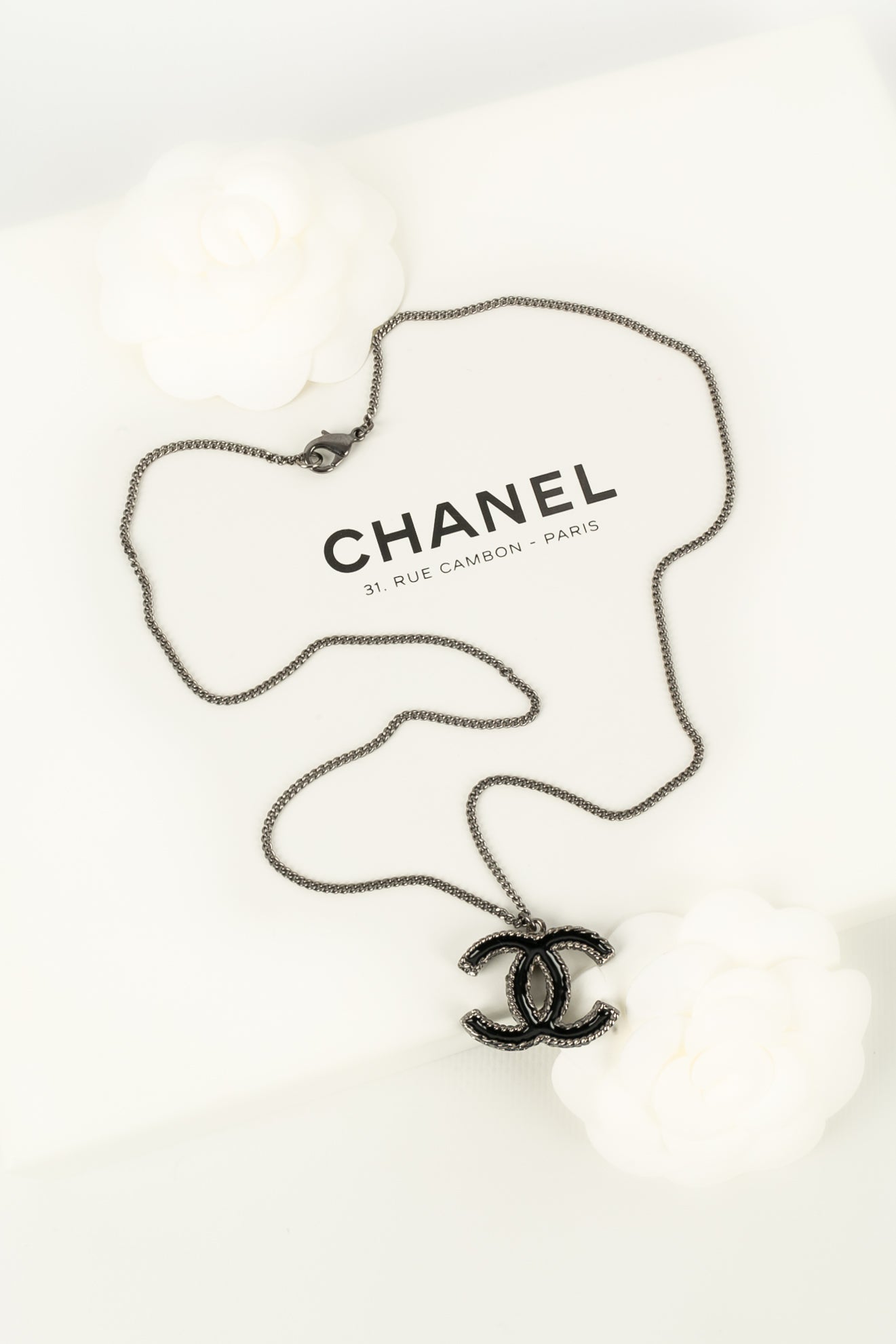 Collier cc Chanel DÃƒÆ’Ã‚Â©filÃƒÆ’Ã‚Â©