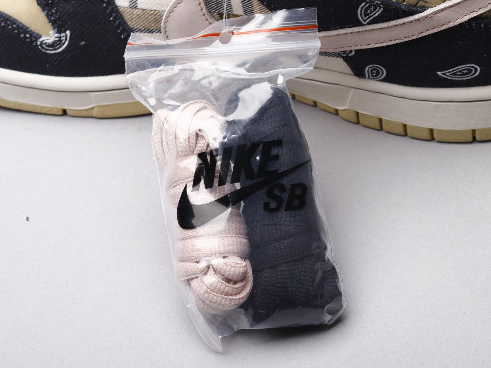 GLM - Travis Scott x SB Dunk Low Cashew Blossom