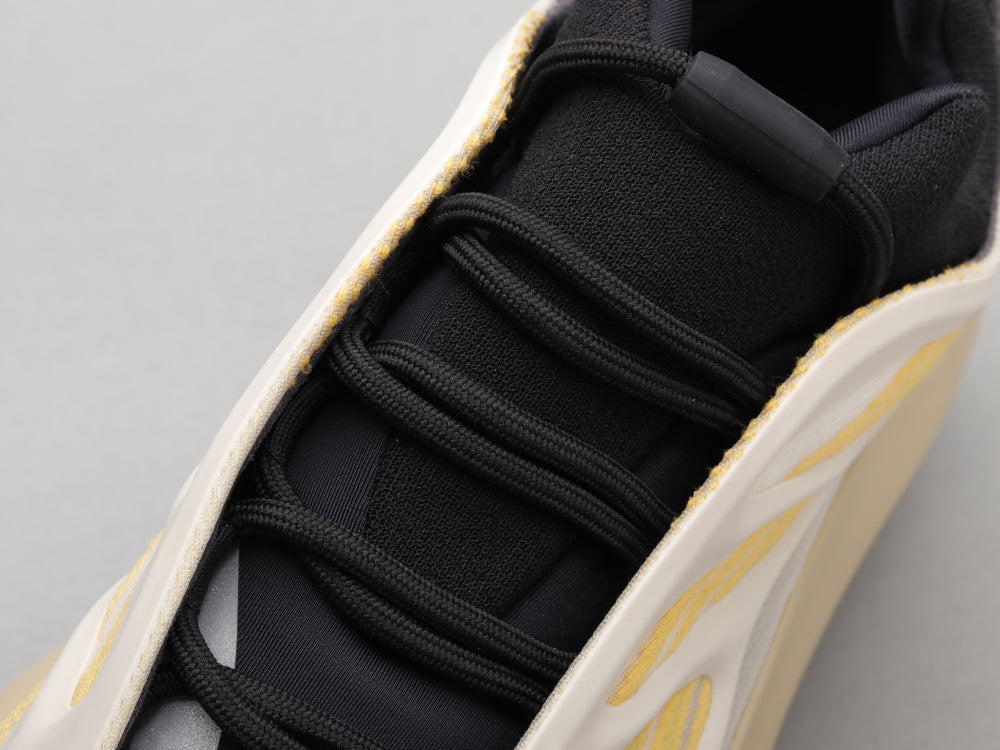 GLM - Yzy 700 Beige Srphym Sneaker