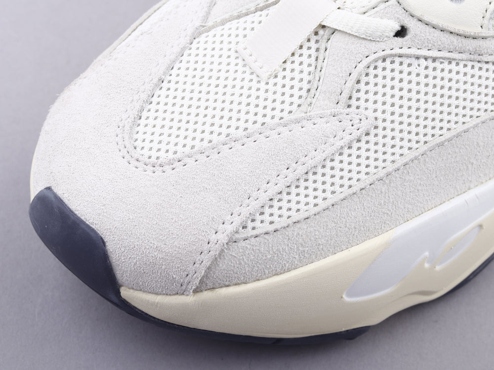 GLM - Yzy 700 Analog Beige Sneaker
