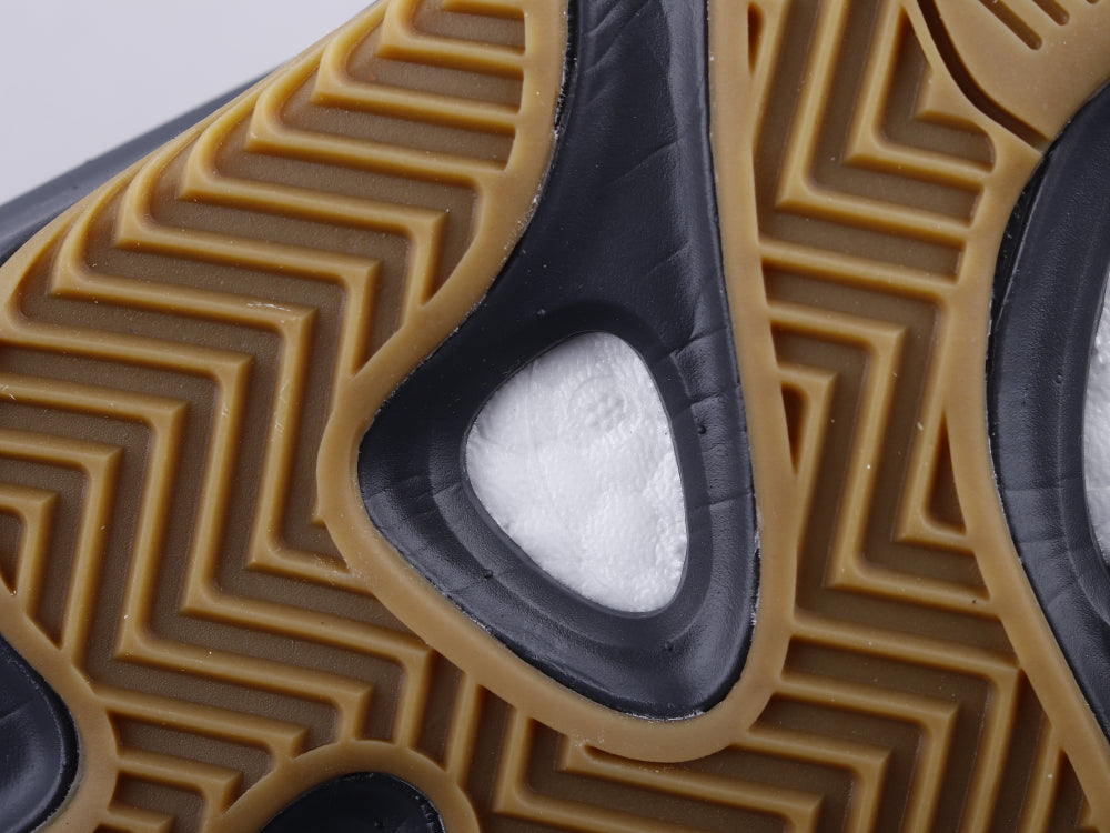 GLM - Yzy 700 Geode Sneaker