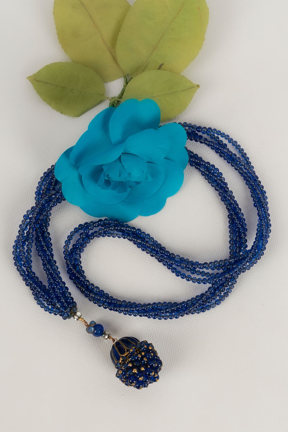 Collier en verre ancien