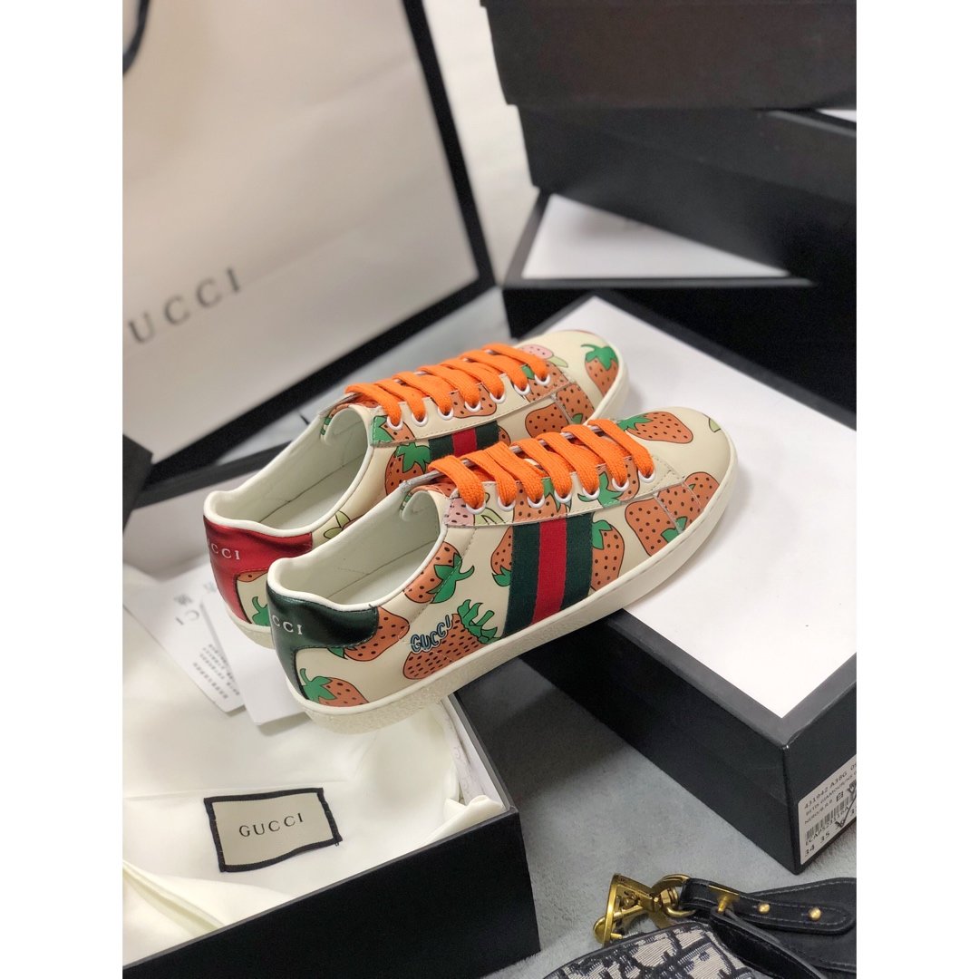 GLM-GCI  ACE LEATHER SNEAKER WITH  STRAWBERRY 107
