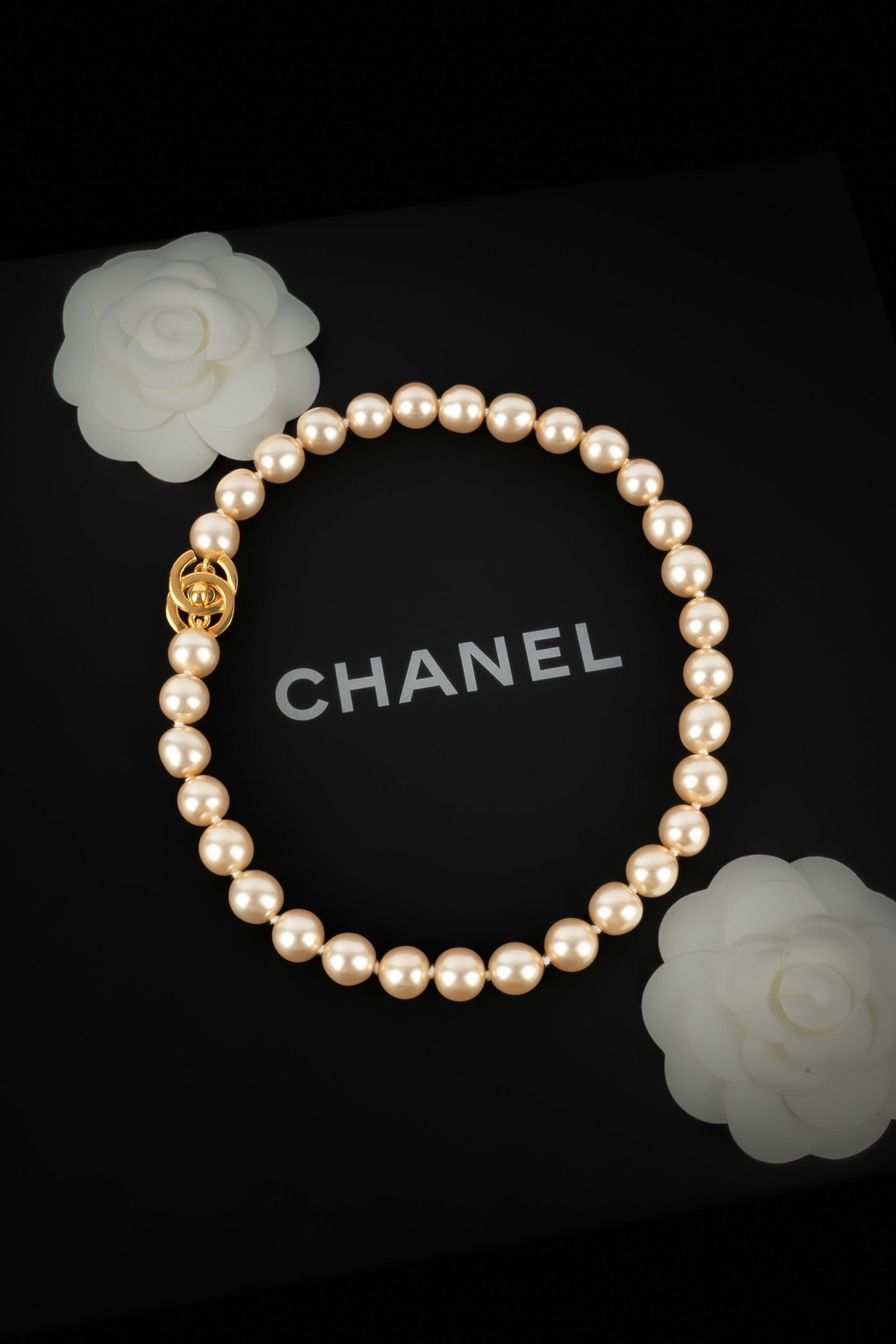 Collier de perles Chanel