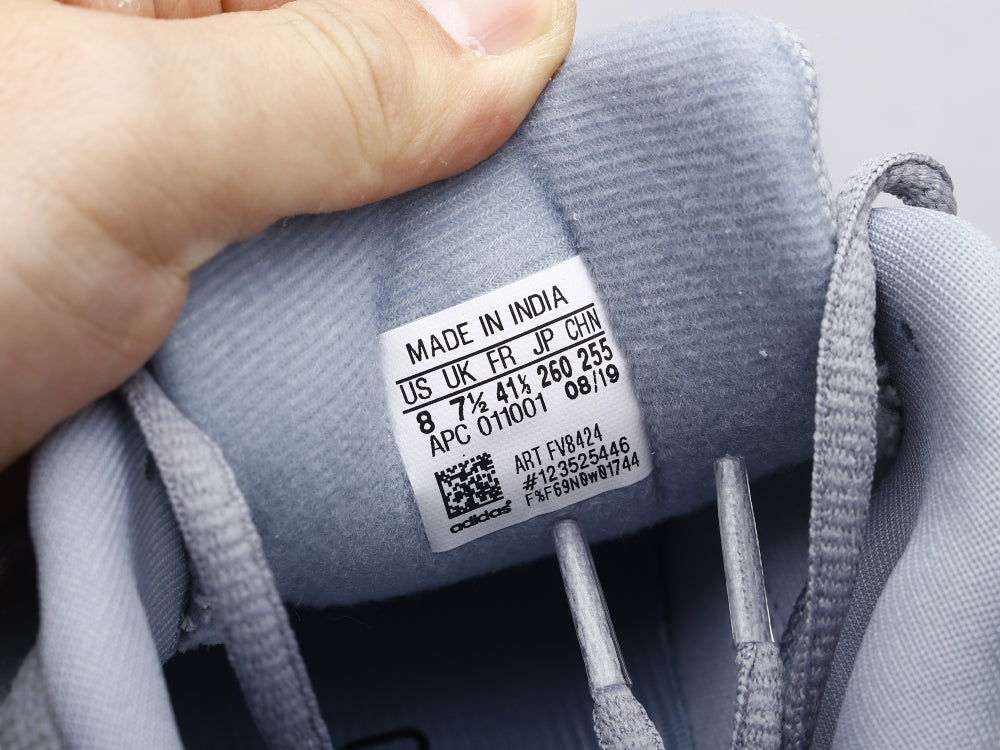 GLM - Yzy 700 Hospital Blue Sneaker