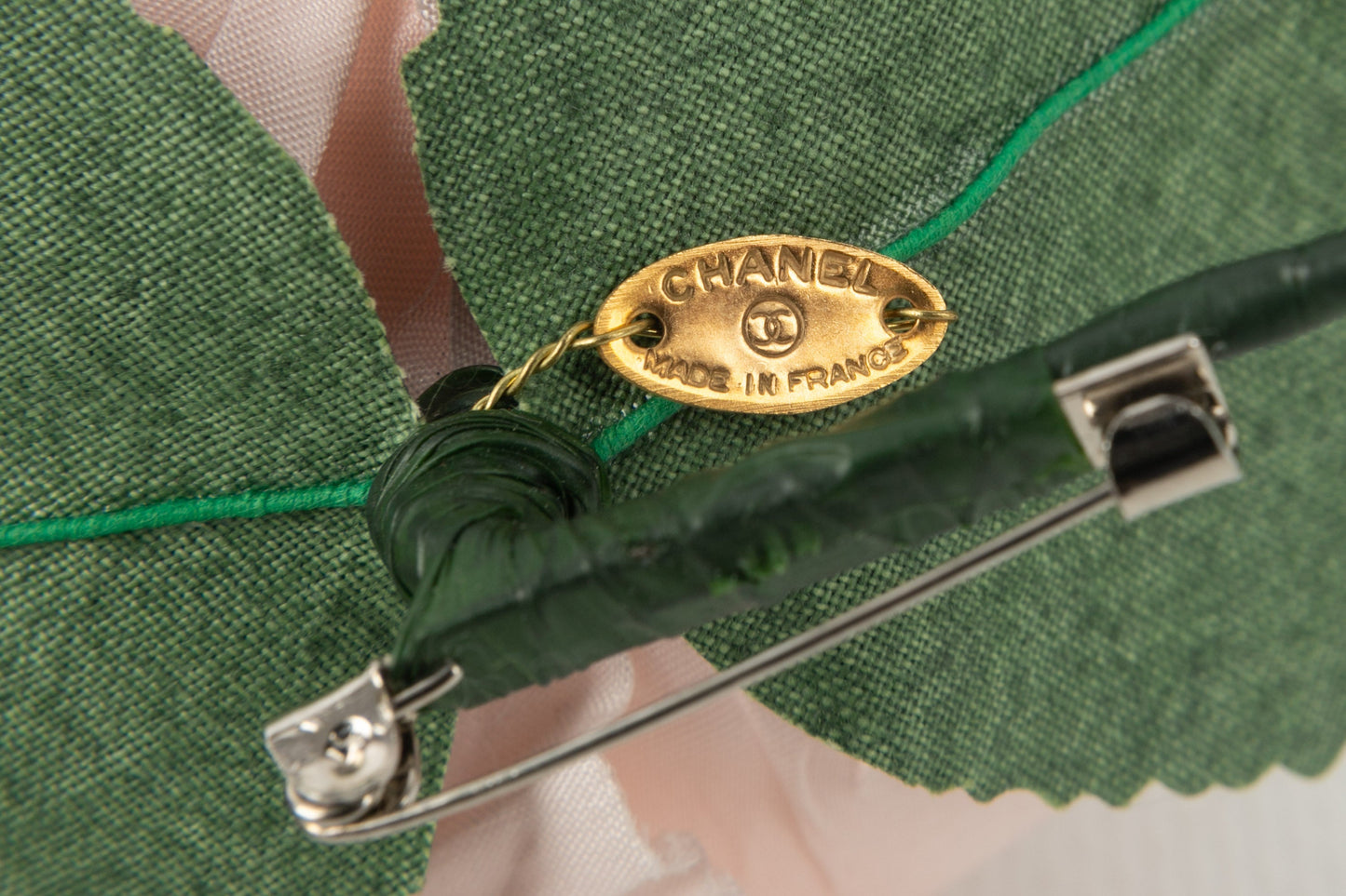 Broche camÃƒÆ’Ã‚Â©lia Chanel