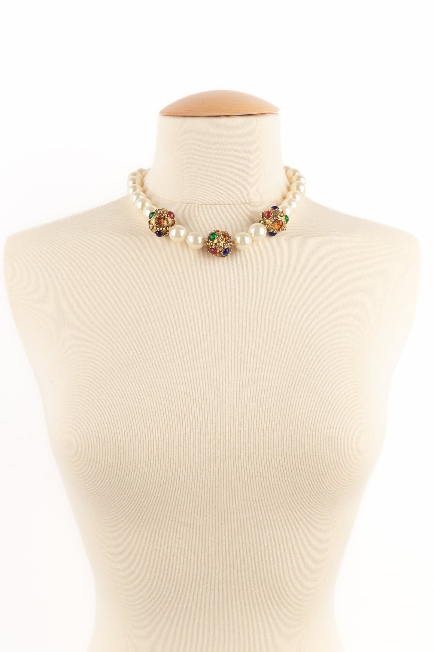 Collier court Chanel