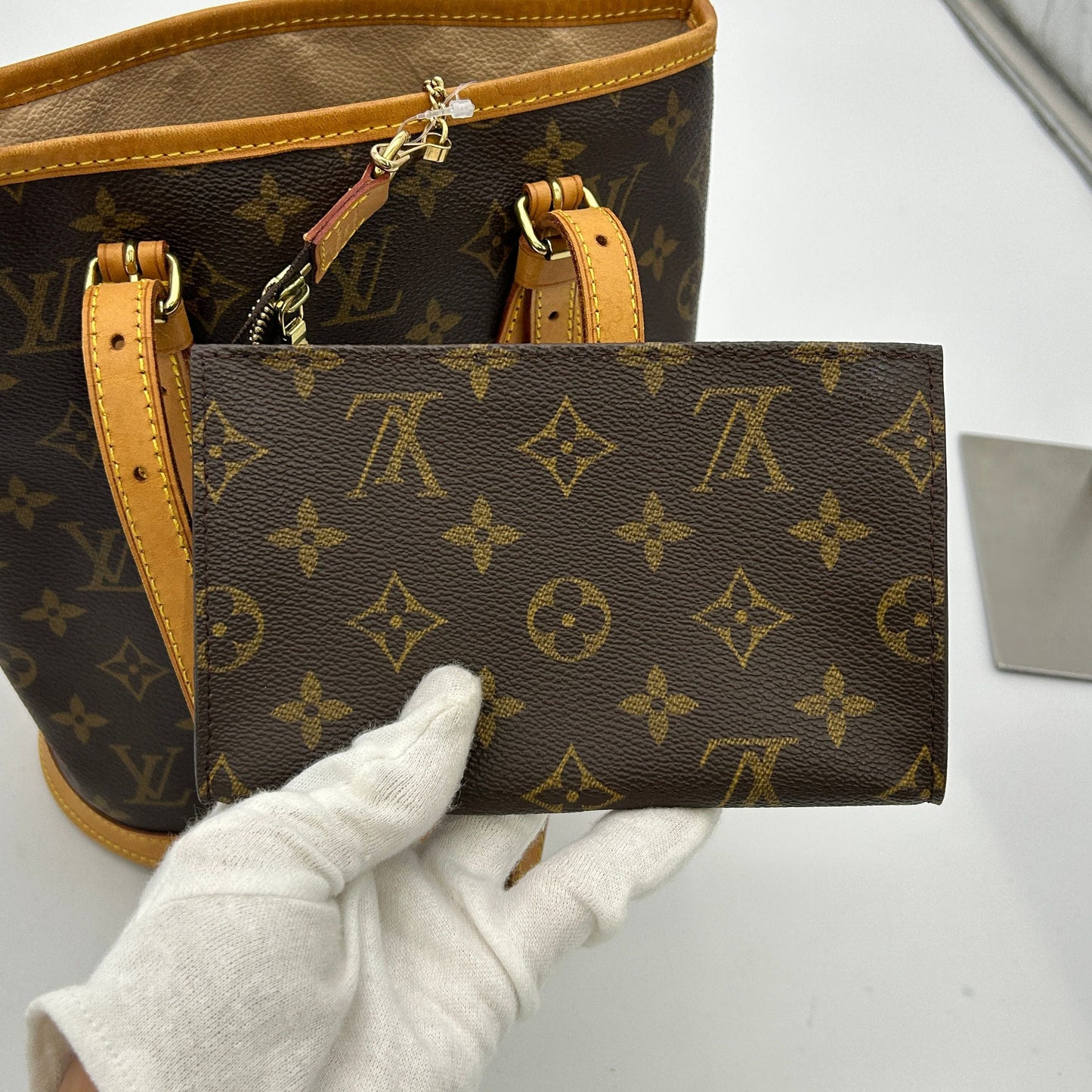 LOUIS VUITTON Monogram Bucket PM Shoulder Bag lv8857cc