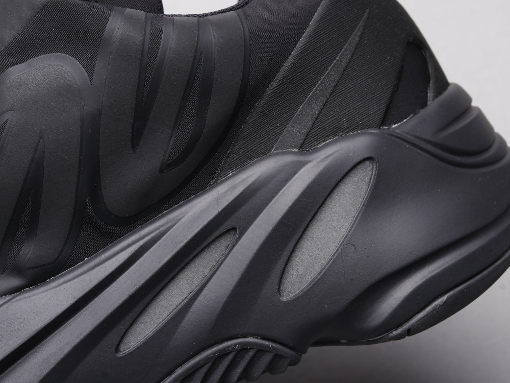 GLM - Yzy 700 Dark Glow Sneaker