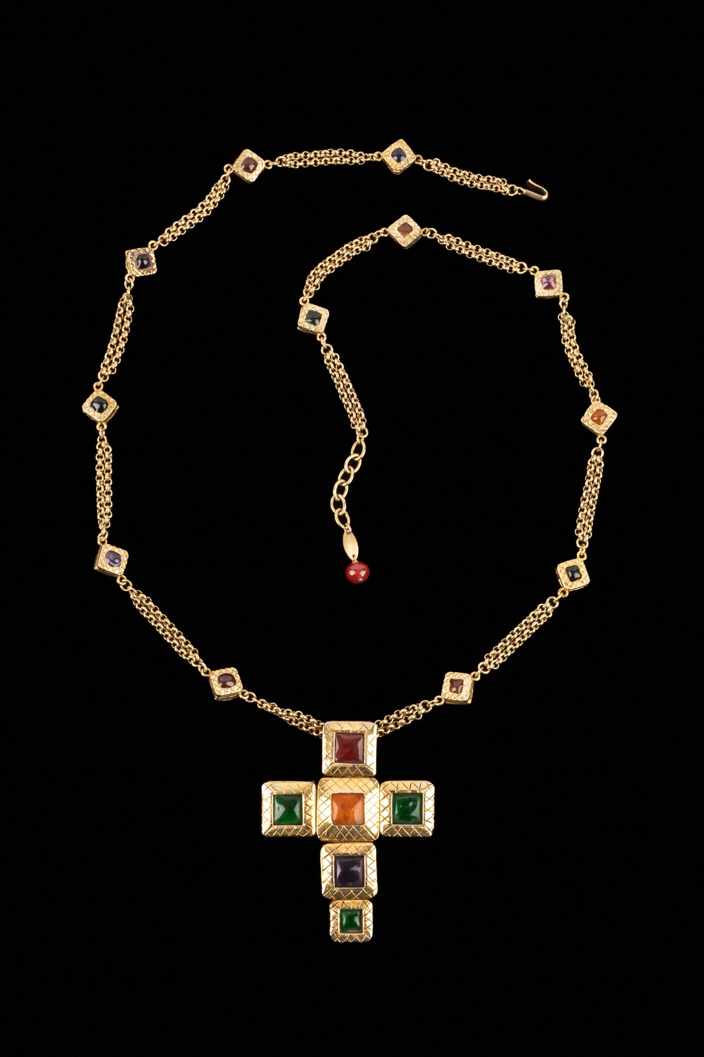 Collier croix Chanel