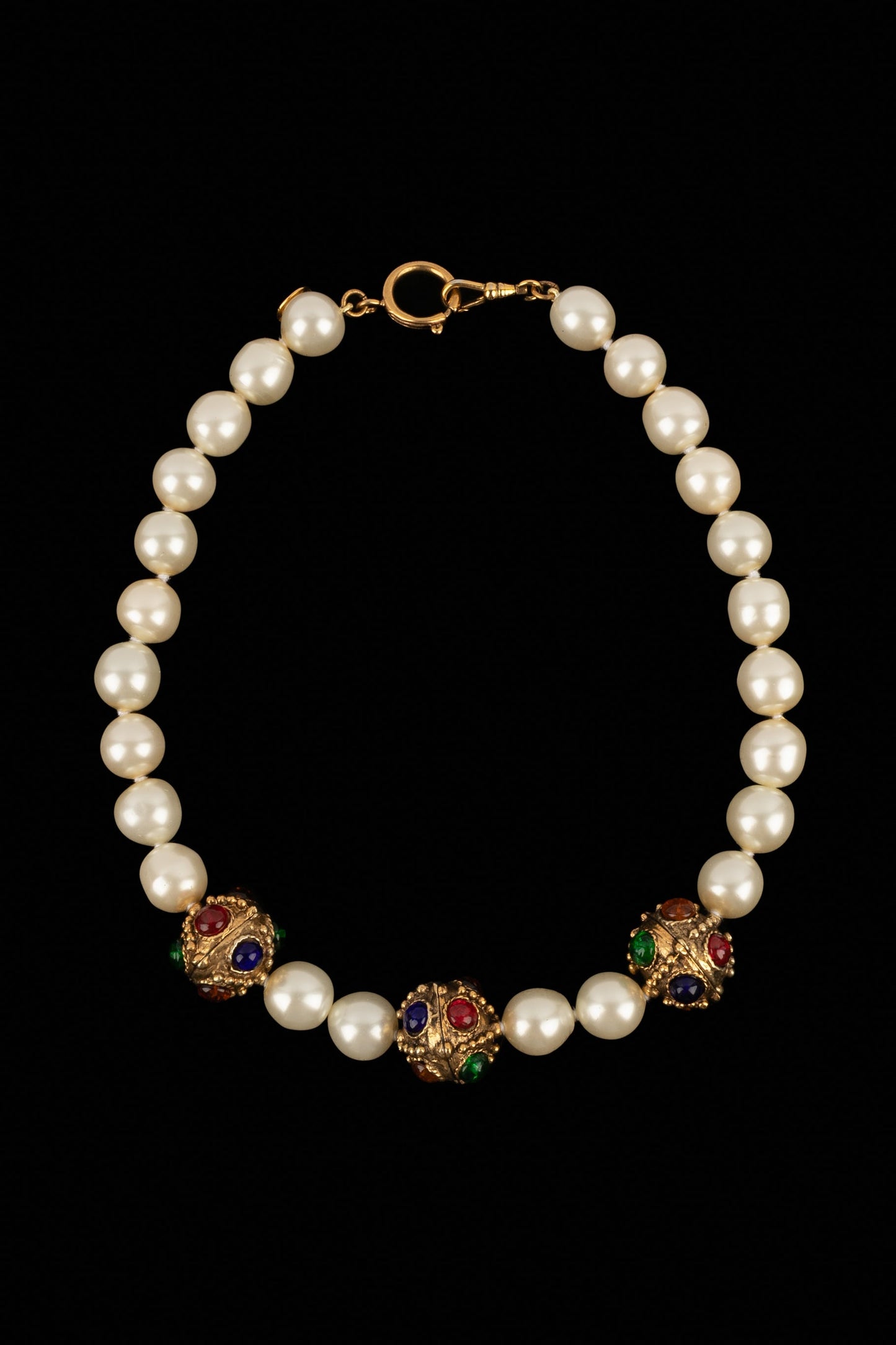 Collier court Chanel