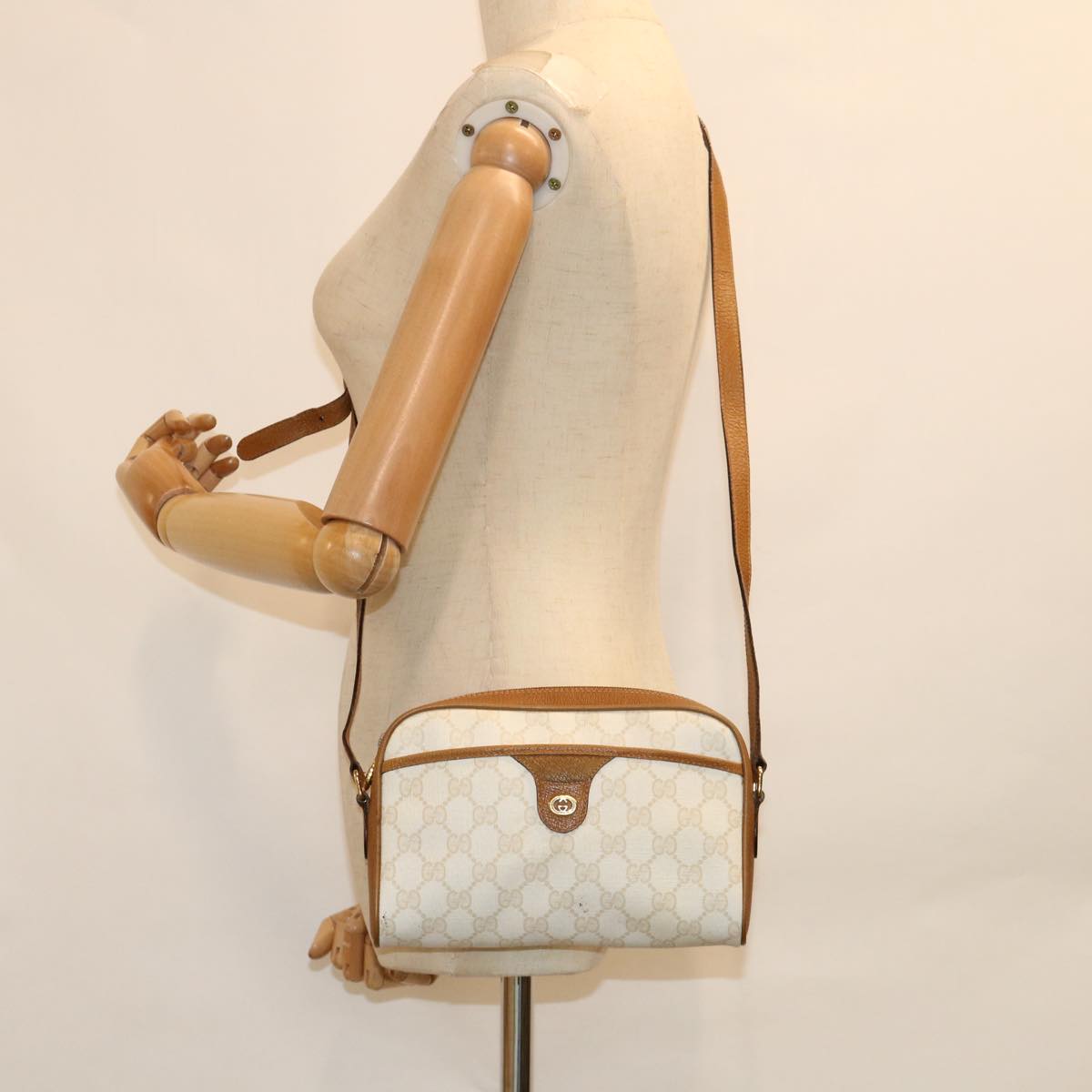 GUCCI GG Supreme Shoulder Bag PVC Leather White 116 02 089 ep2521