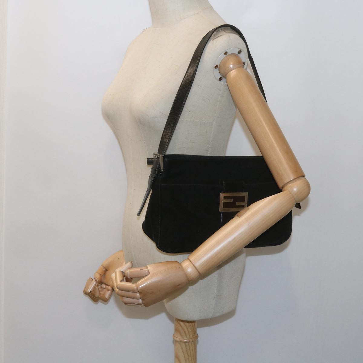 FENDI Mamma Baguette Shoulder Bag Suede Black ep2539