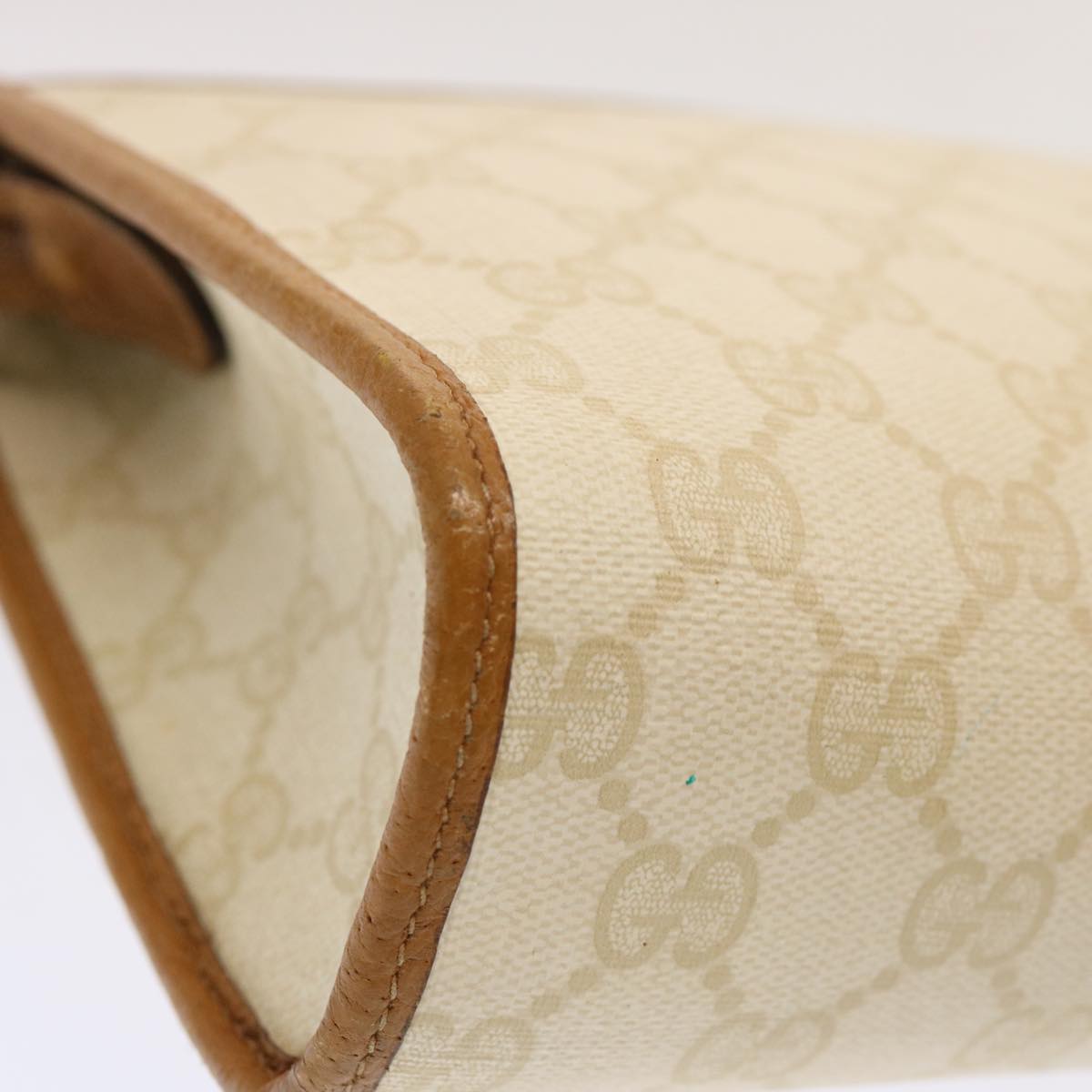 GUCCI GG Supreme Clutch Bag PVC White 97 01 037 ep4041