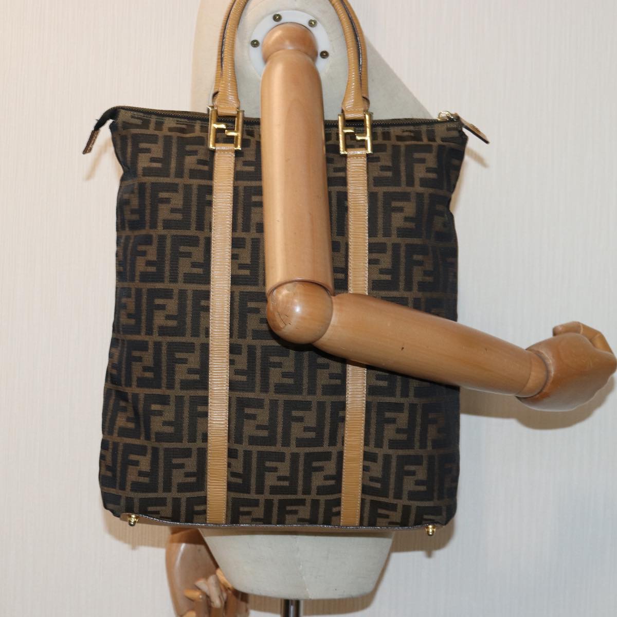 FENDI Zucca Canvas Hand Bag Brown Black gold ep5077