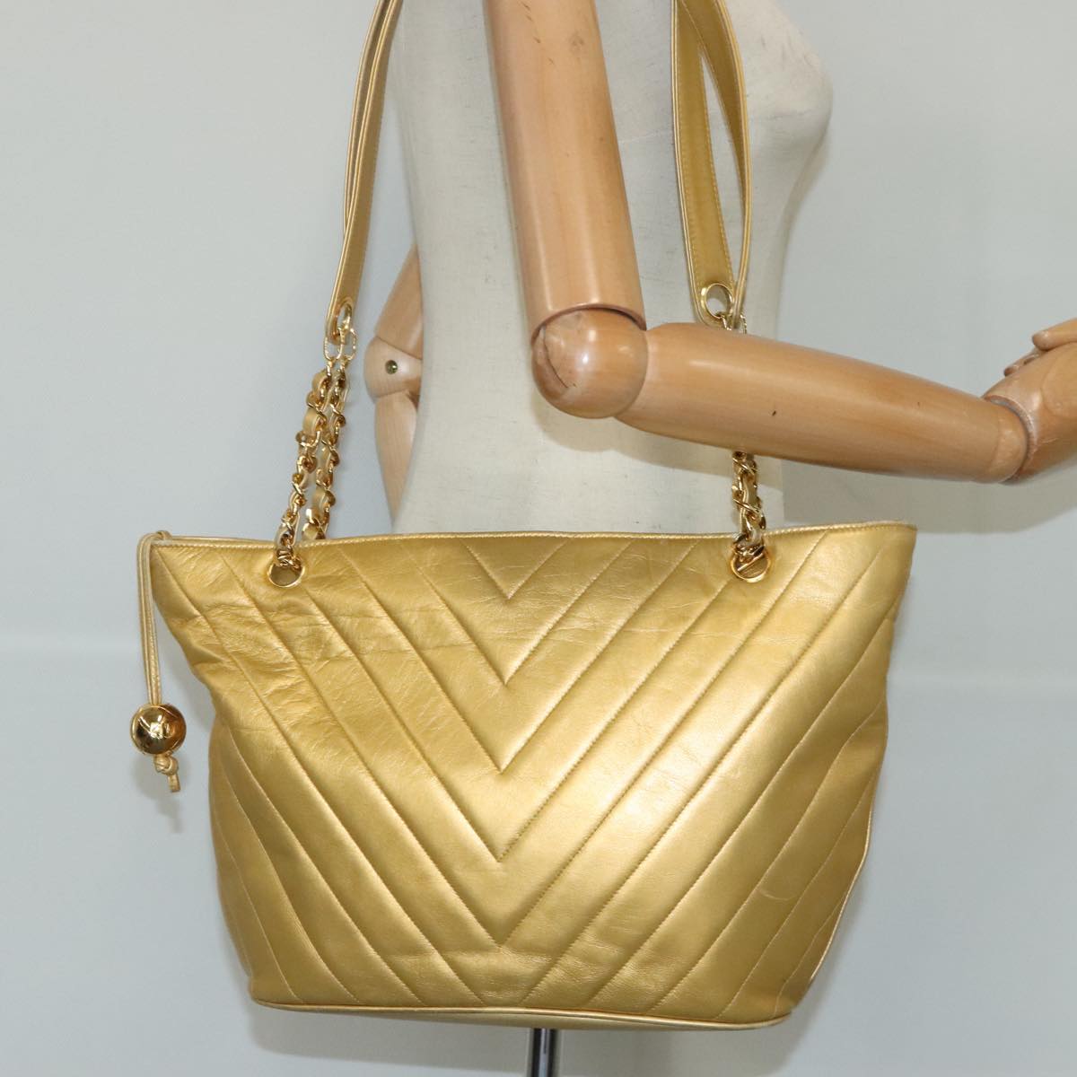 CHANEL V Stitch Chain Tote Bag Lamb Skin Gold Tone CC ep6263