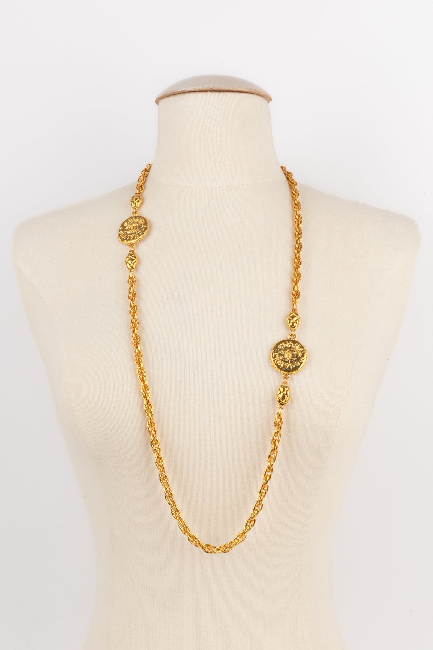 Collier dorÃ© Chanel
