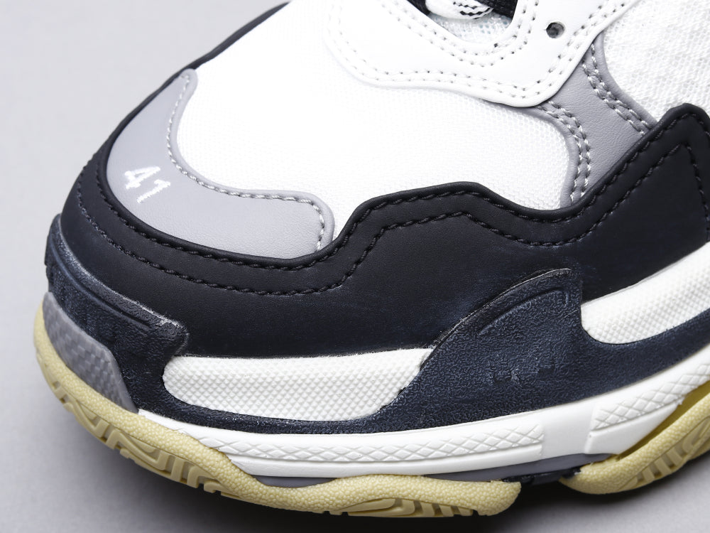 GLM - Bla Triple-S Black And White Sneaker