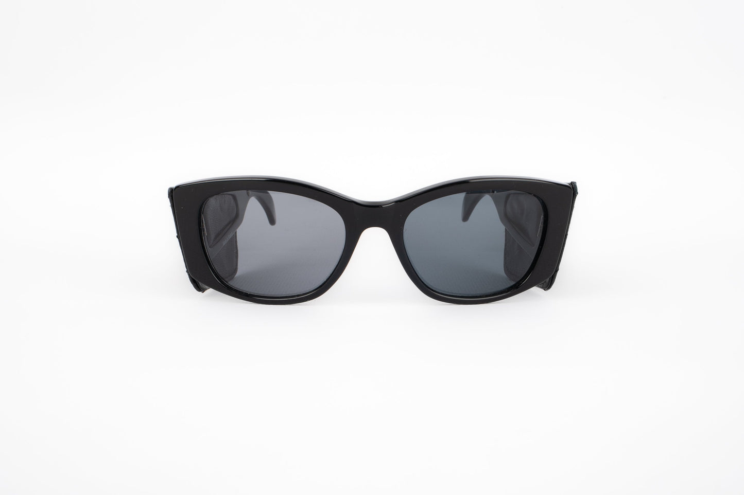 Lunettes de soleil en cuir Chanel