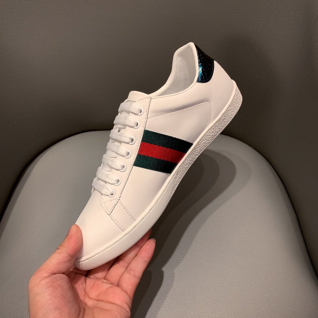 GLM-GCI  Ace Embroidered Love  SNEAKER 122