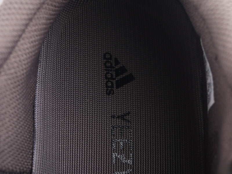 GLM - Yzy 700 Mauve Sneaker