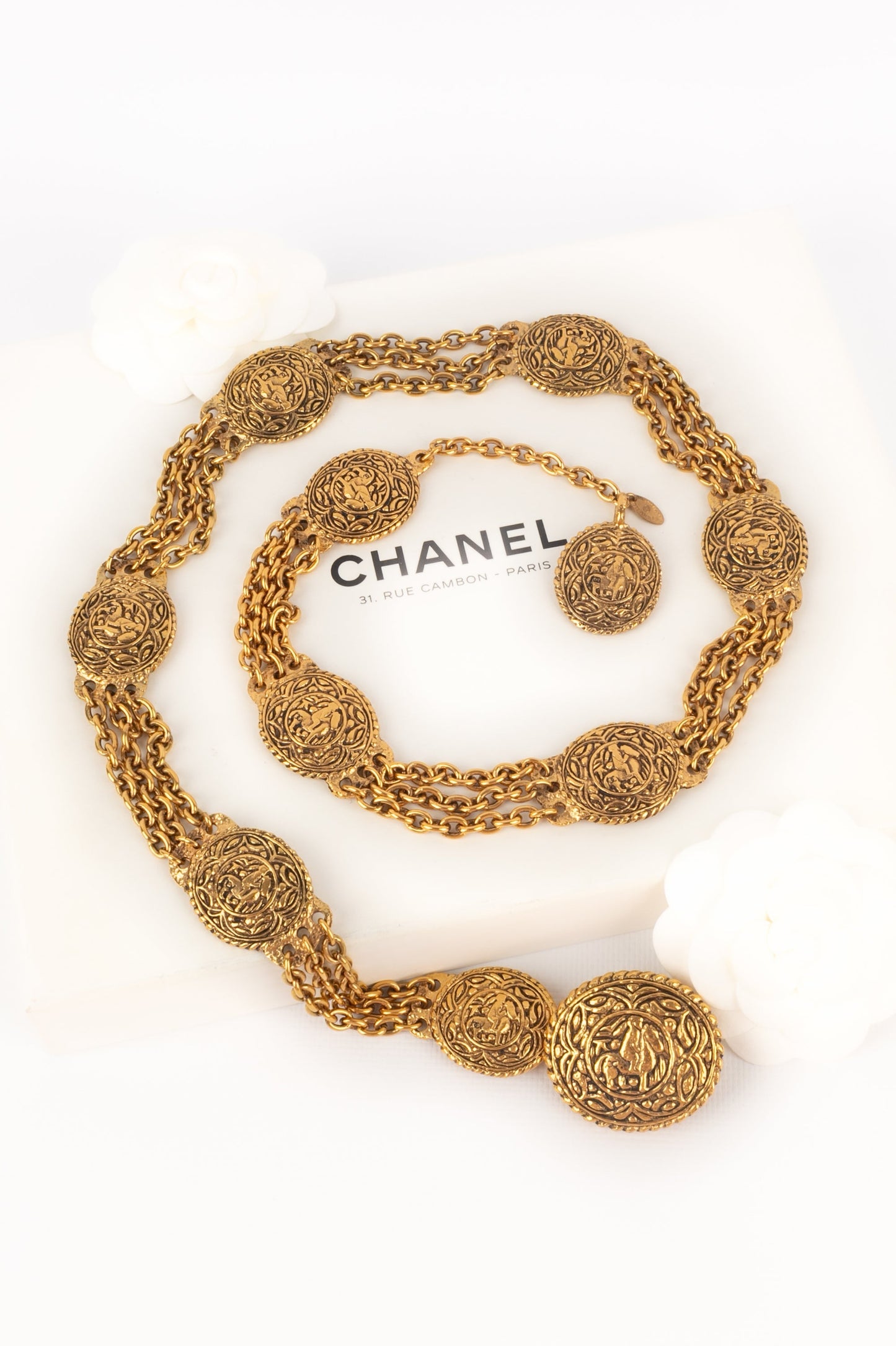 Ceinture dorÃ©e Chanel 1980's