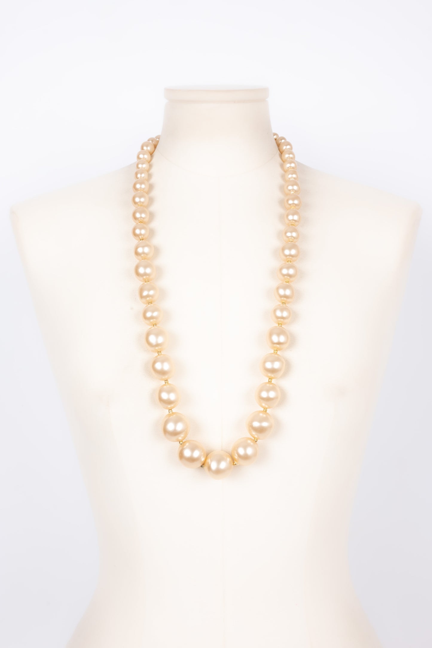 Collier de perles nacrÃ©es Chanel