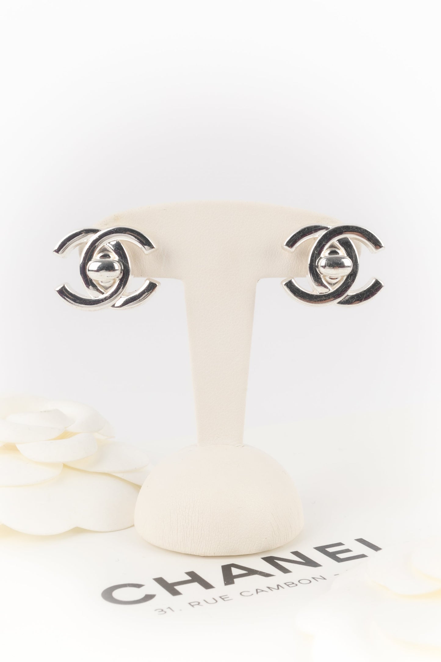 Boucles d'oreilles tourniquet Chanel