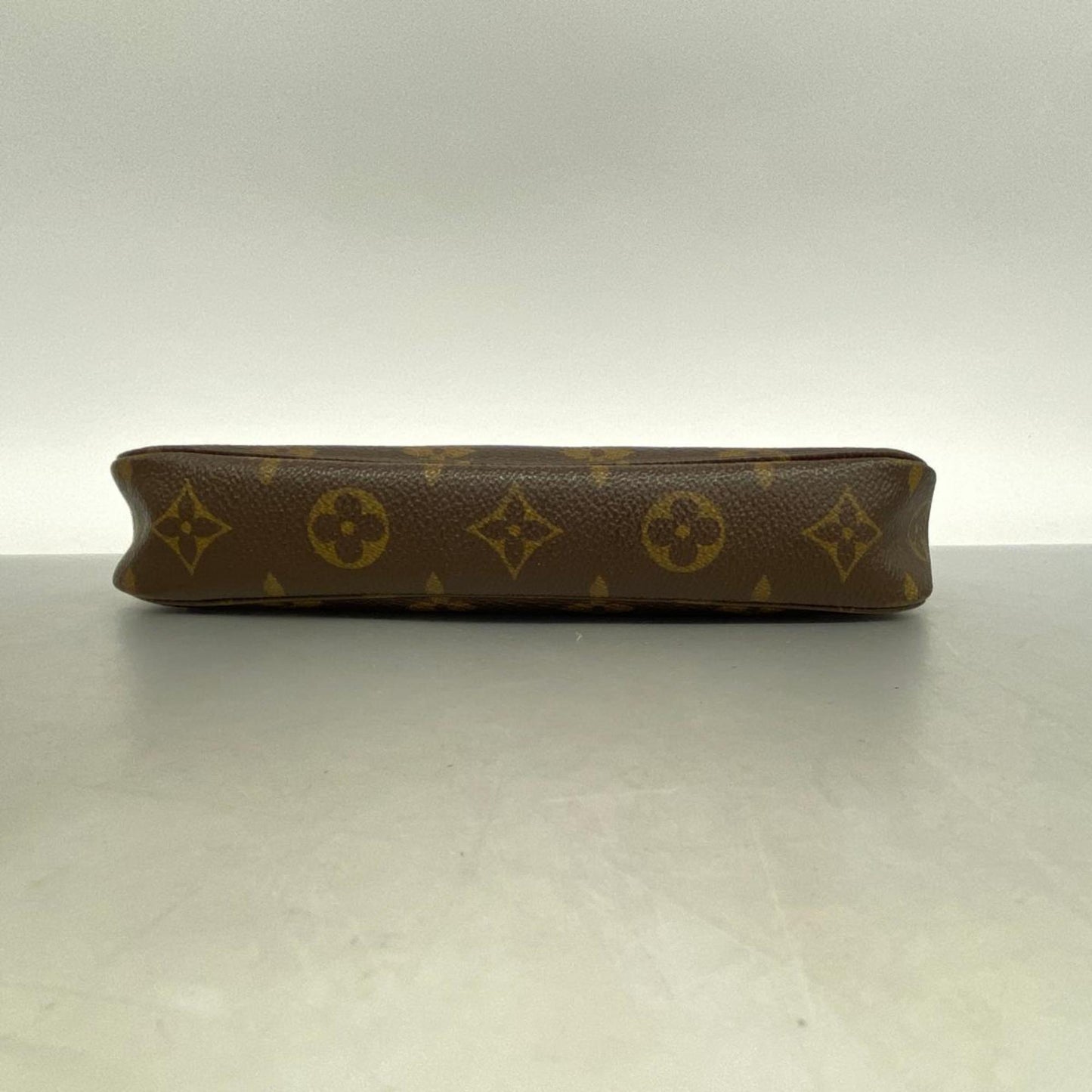 Louis Vuitton Pochette Accessoire  Canvas Clutch Bag ()