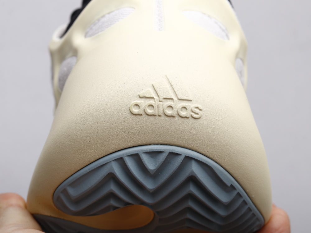 GLM - Yzy 700 Azael Alien Sneaker