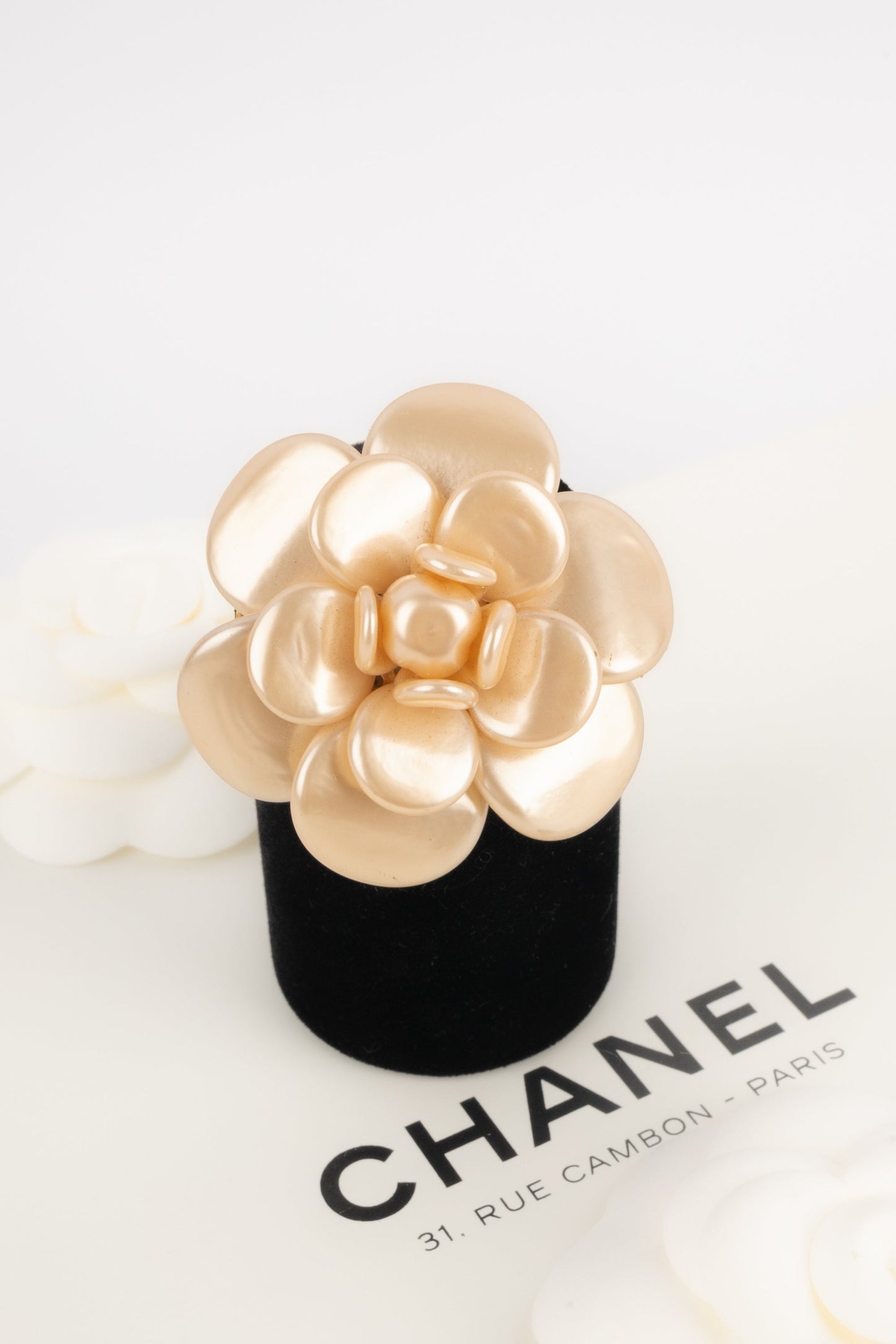 Broche camÃ©lia Chanel