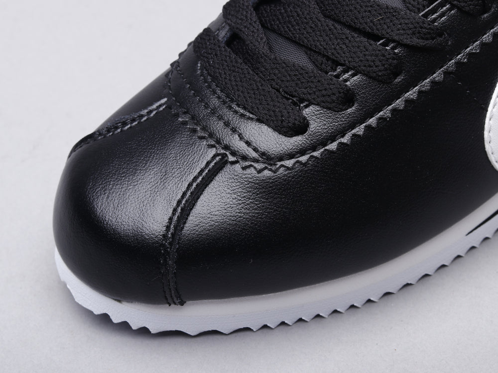 GLM - NKE A generation of black and white leather