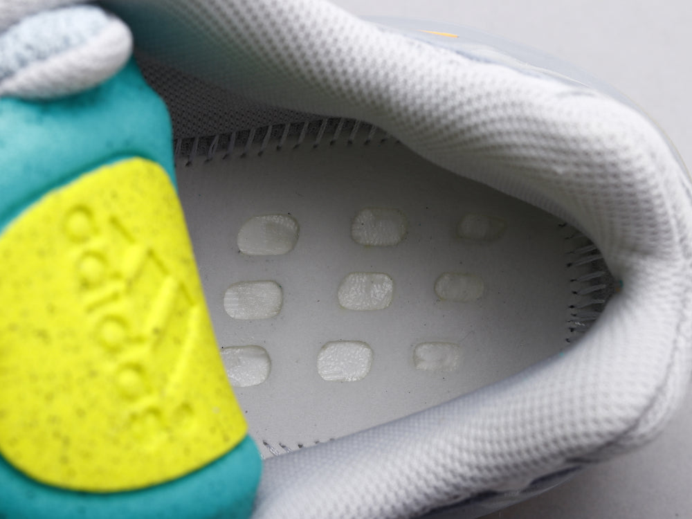 GLM - Yzy 700 Inertia 2.0 Sneaker