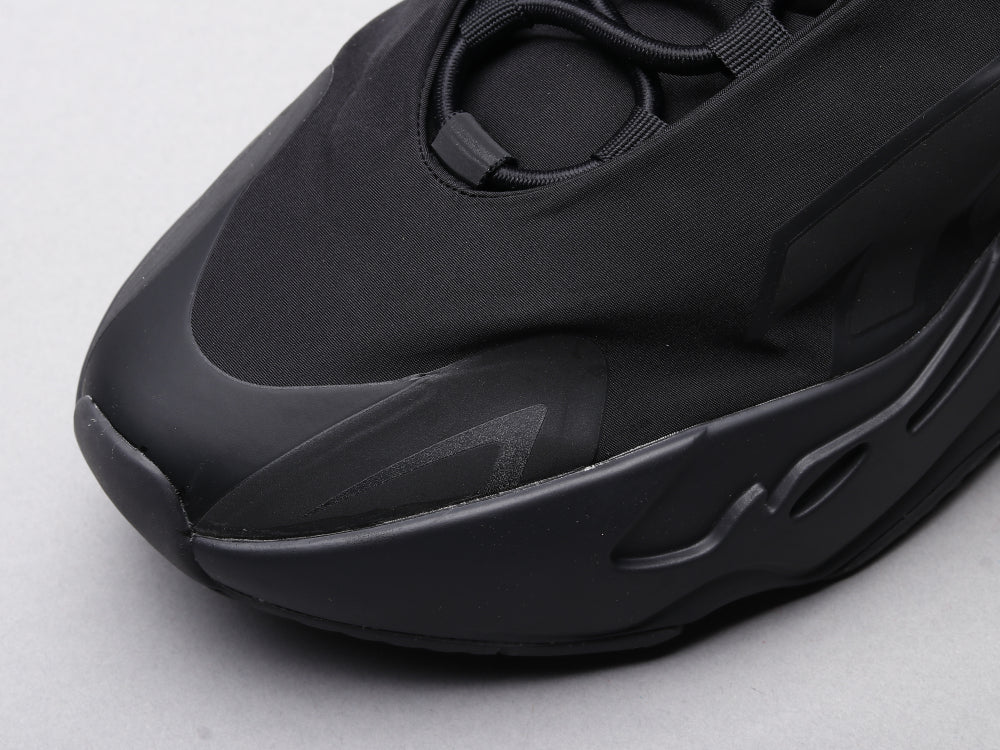 GLM - Yzy 700 Dark Glow Sneaker