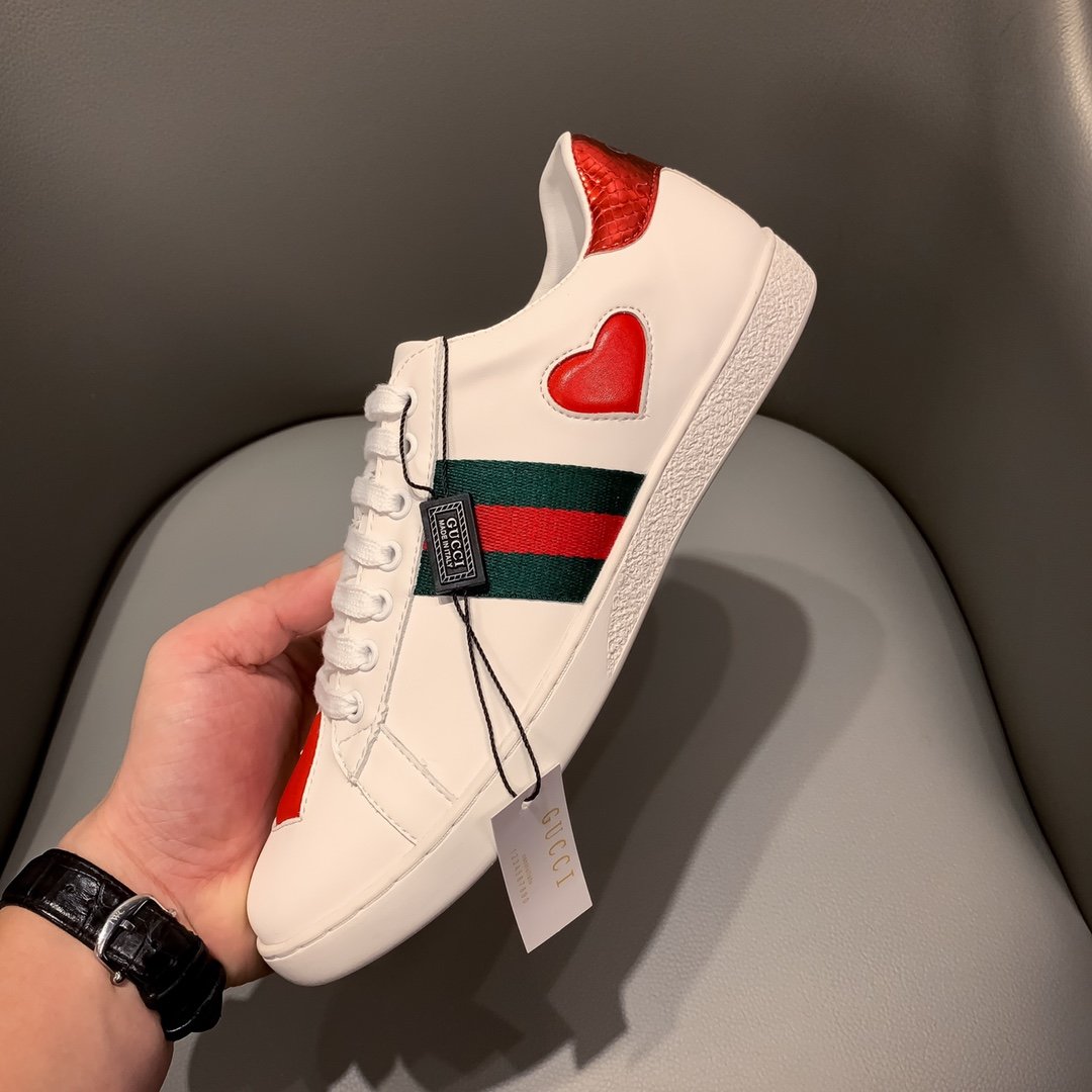 GLM-GCI  ACE LEATHER SNEAKER WITH  HEART 108