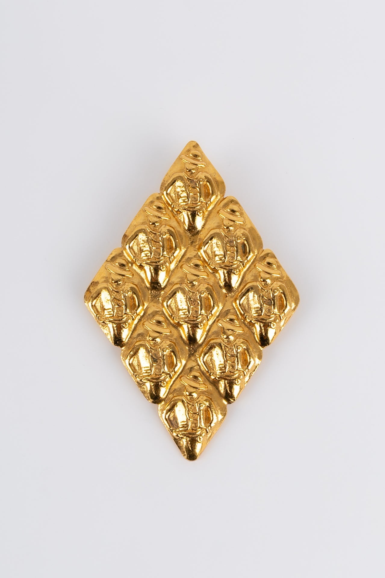 Broche dorÃ©e Chanel