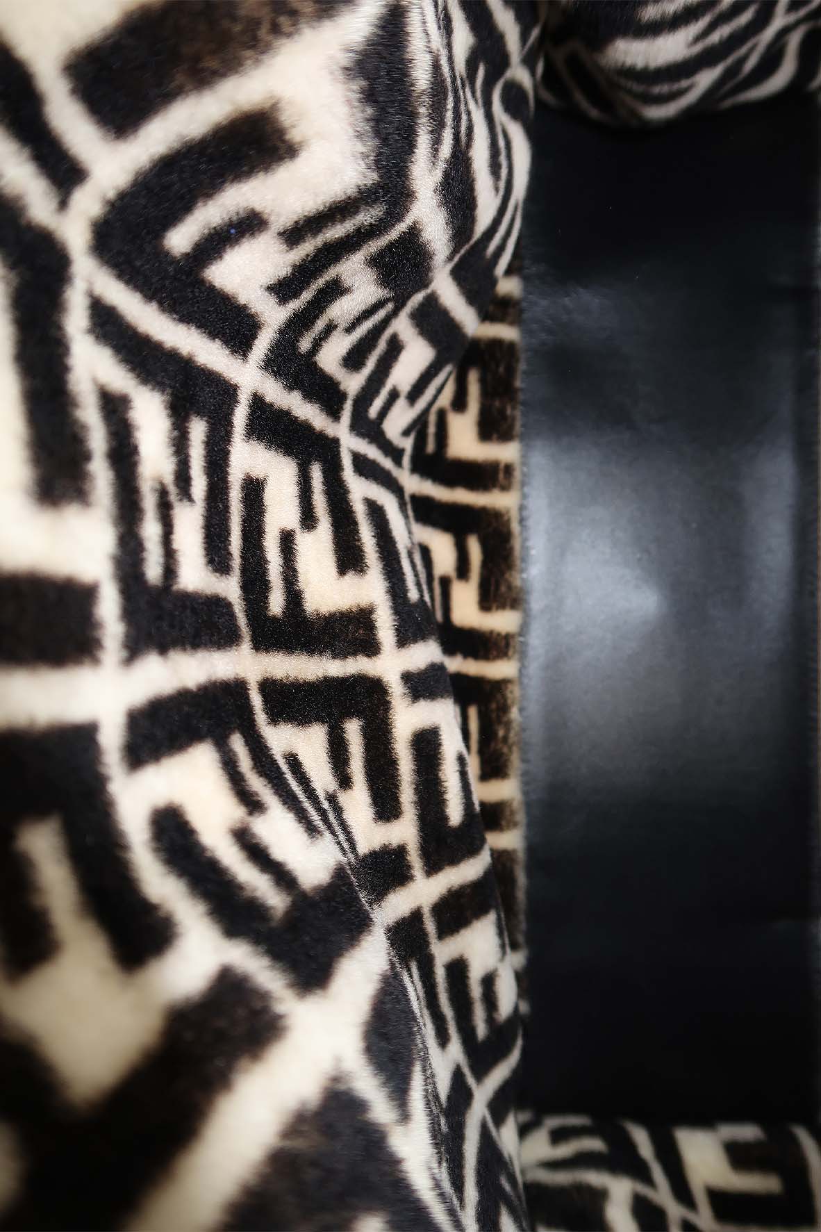 Large Peekaboo X Lite with Shearling Inner Tan