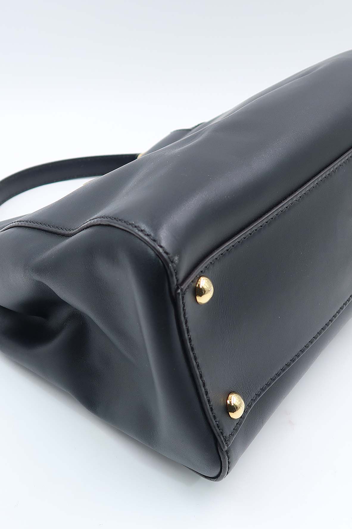 Regular Peekaboo Black