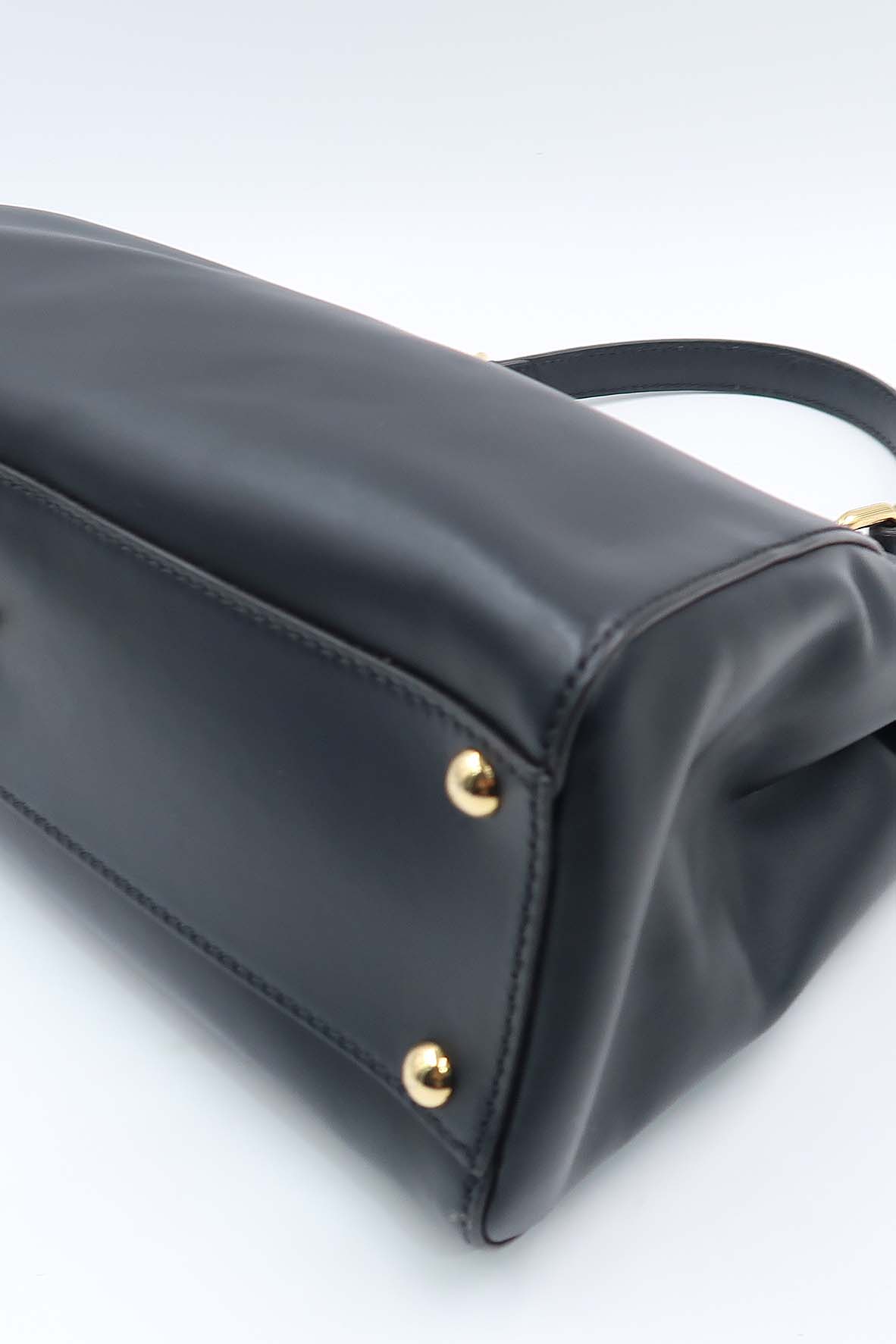 Regular Peekaboo Black