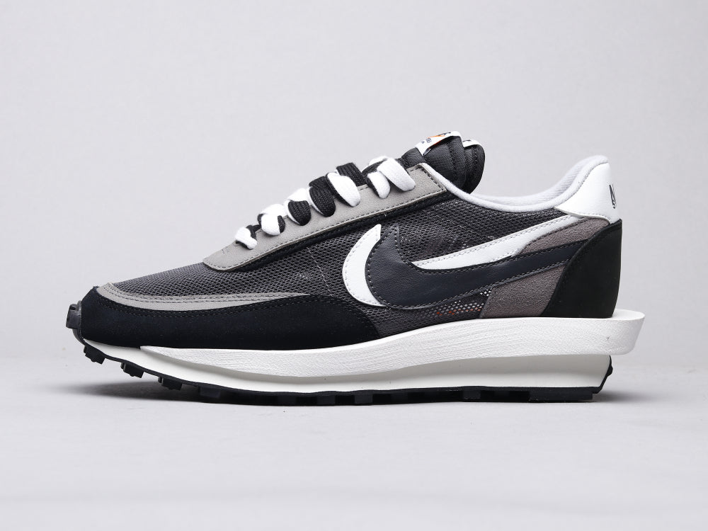 GLM - NKE Waffle Black & White