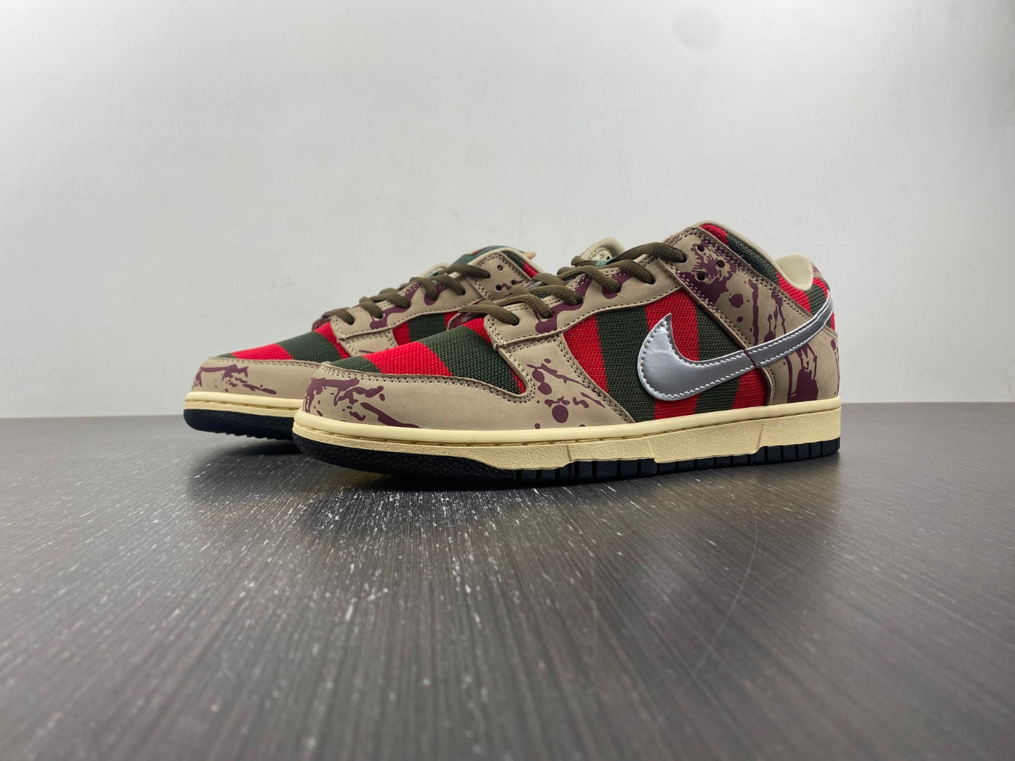 Designer SB Dunk Low Ã¢â‚¬Å“Freddy KruegerÃ¢â‚¬Â