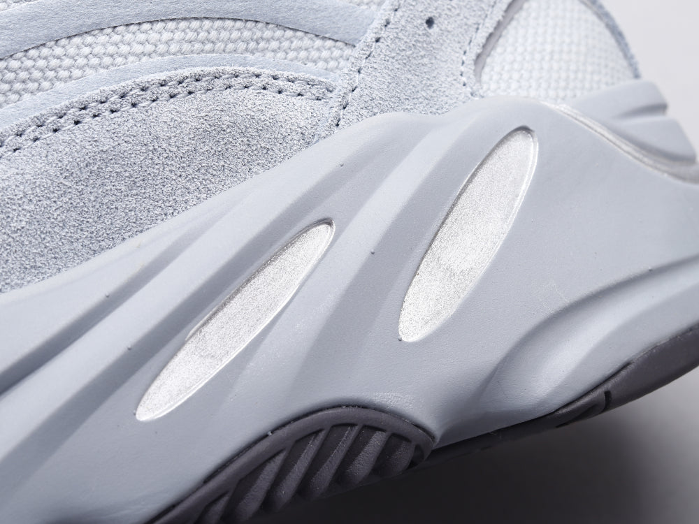 GLM - Yzy 700 Hospital Blue Sneaker