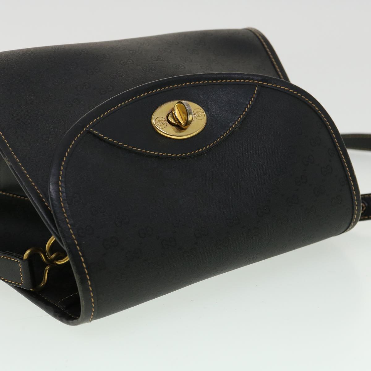 GUCCI Micro GG Canvas Turn Lock Shoulder Bag Black fm1814