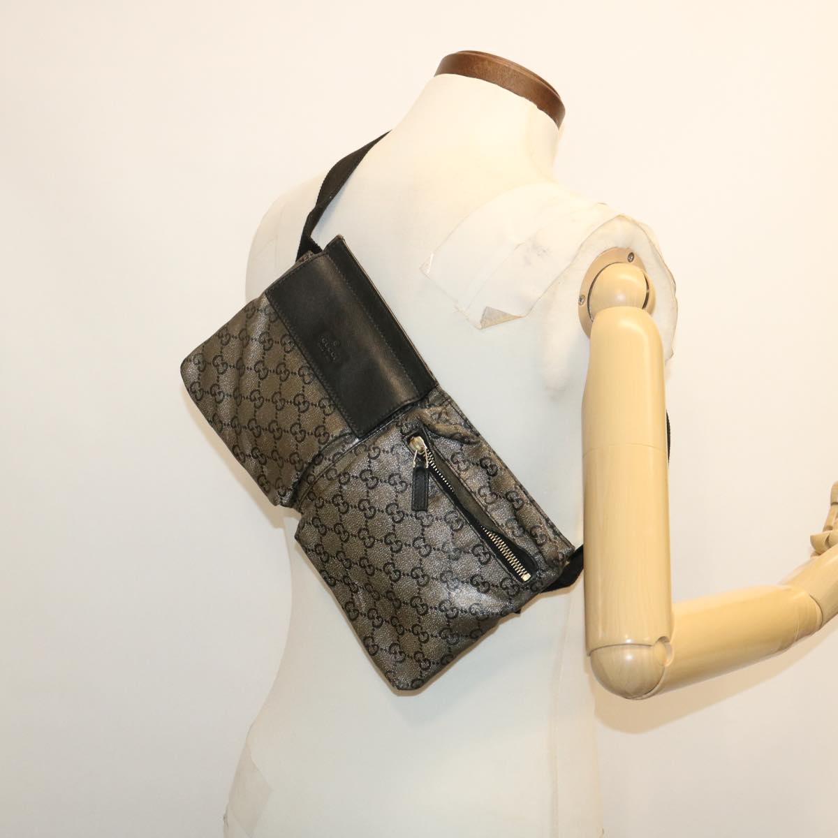 GUCCI GG Canvas Waist Bag Black Gold hs1094