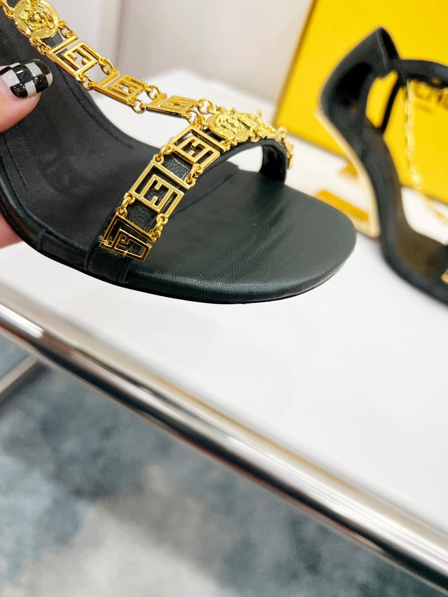 Luxury Shoes - FED - 677