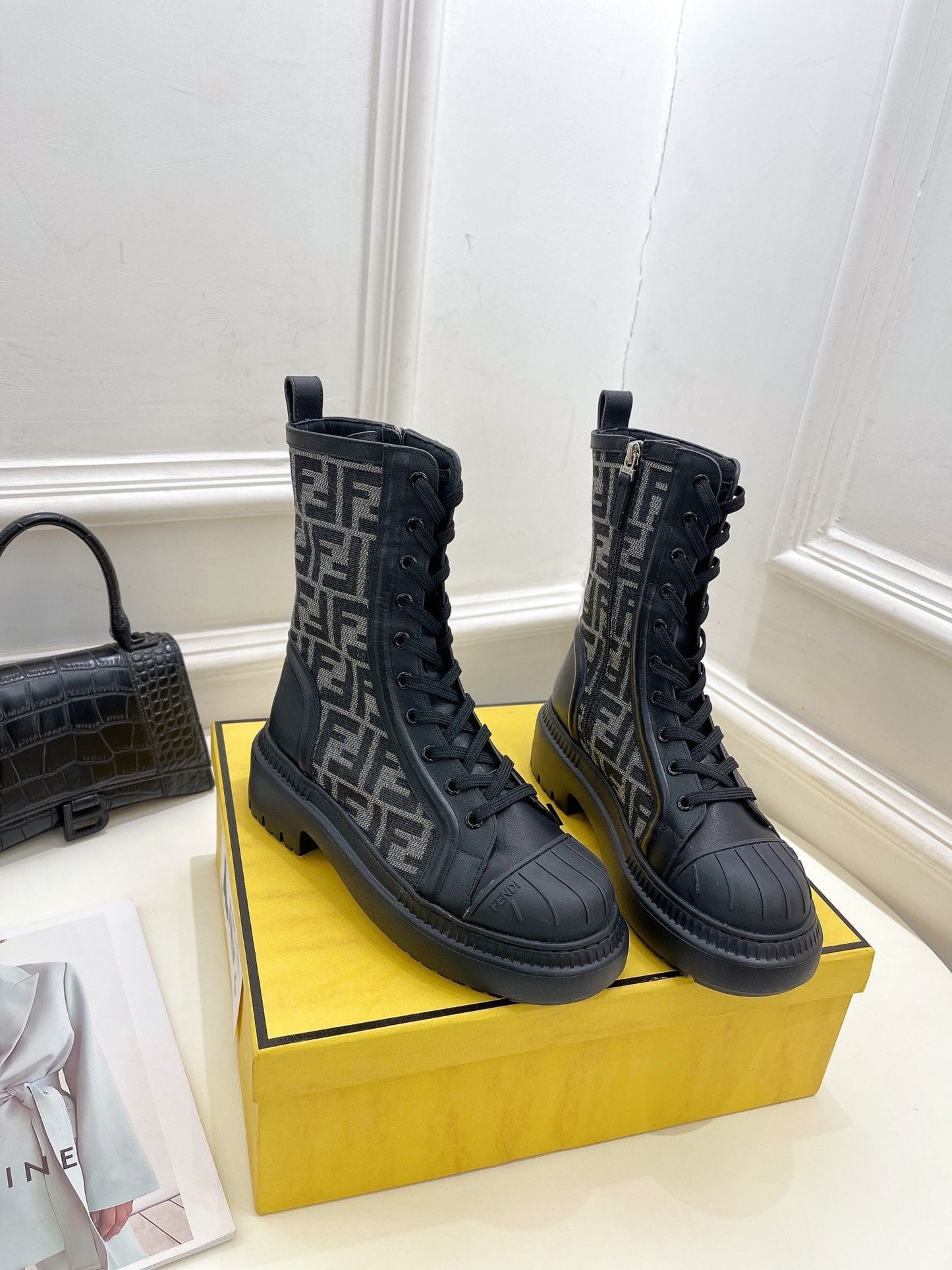 Luxury Shoes - FED - 323