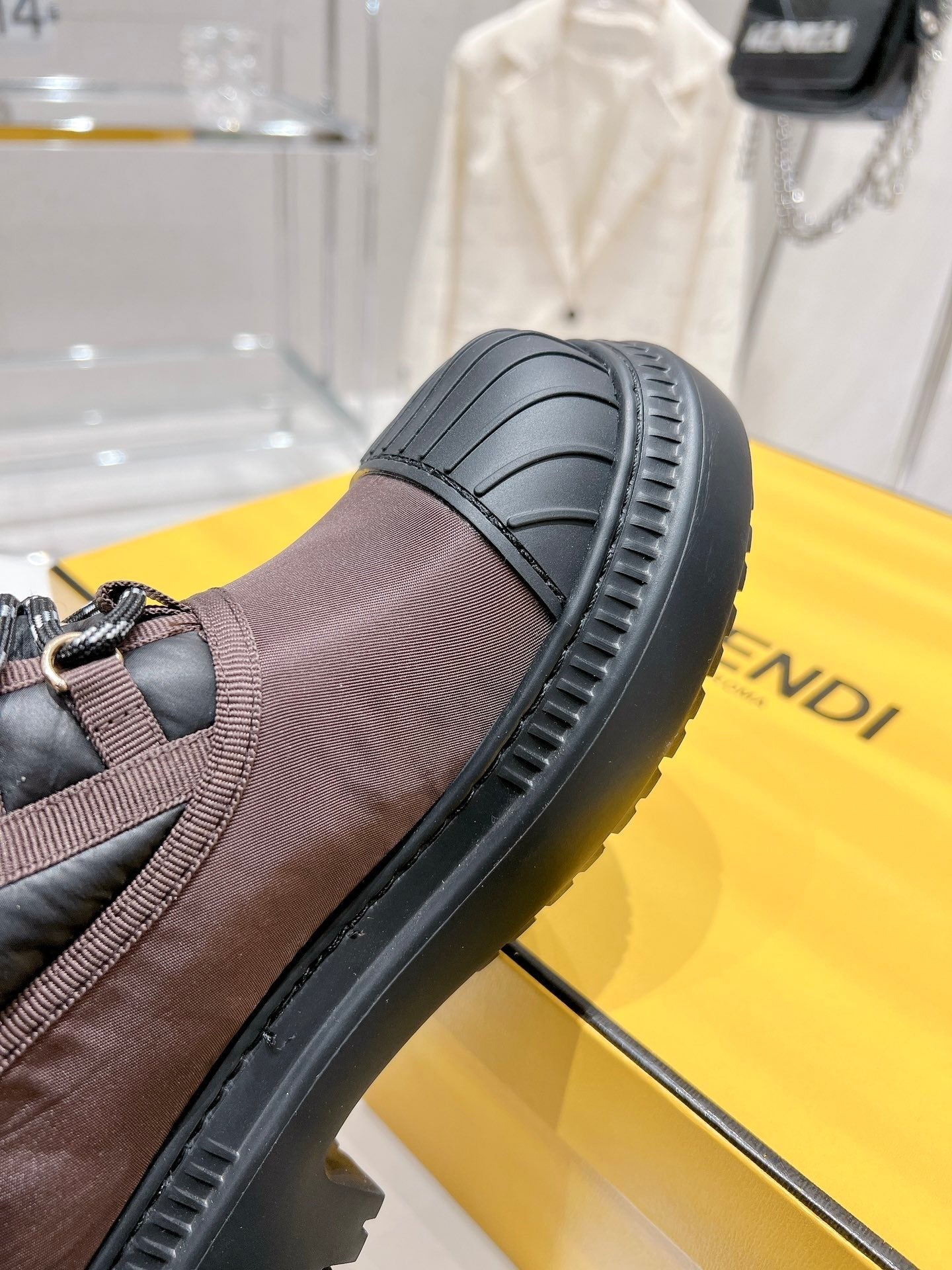 Luxury Shoes - FED - 240