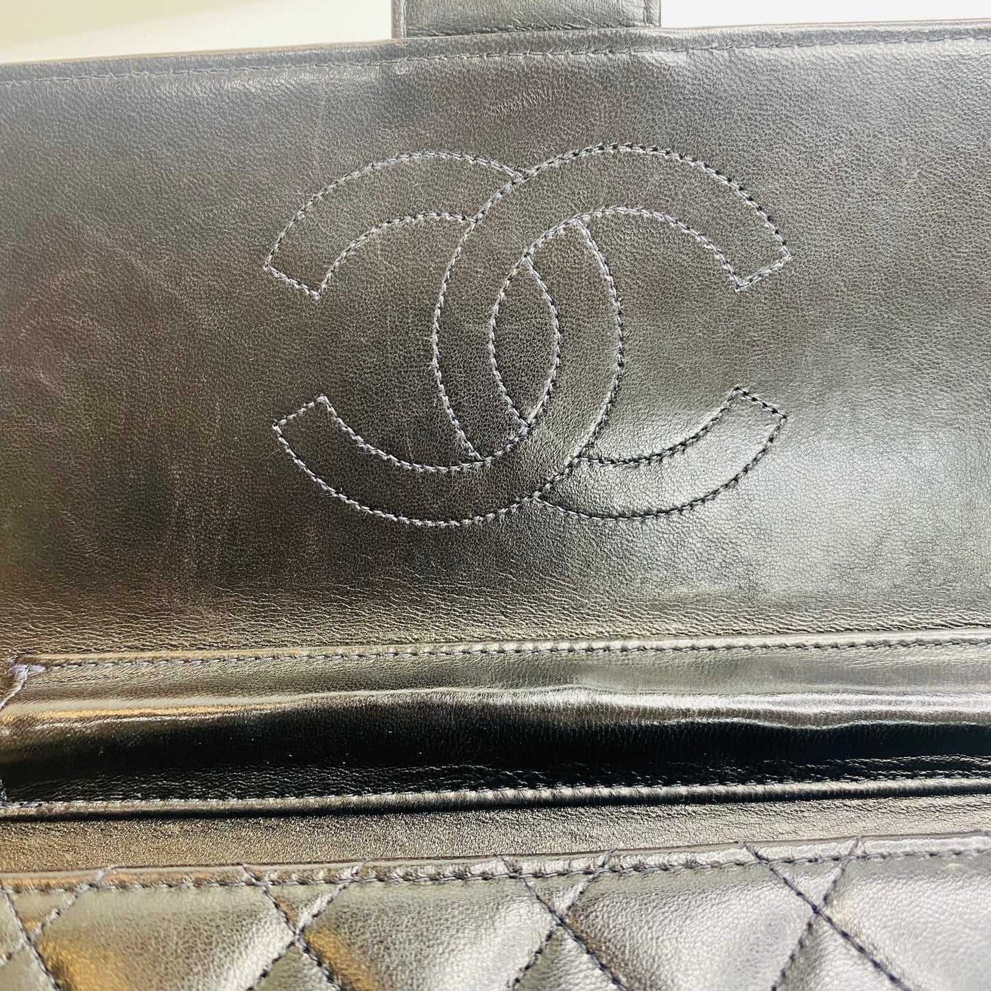 CHANEL Vintage Black Quilted Lambskin Leather Medium Single Chain Flap Bag in NEW CONDITION